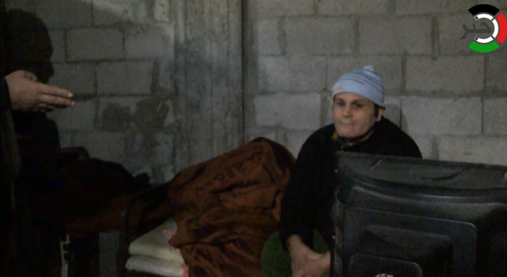 بالفيديو: شقيقان من ذوي الاحتياجات الخاصة يعيشان في غرفة تفتقر لأدنى مقومات الحياة