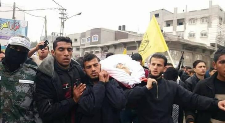 بالصور: جماهير غزة تشيع جثمان الشهيد محيسن إلى مثواه الأخير 