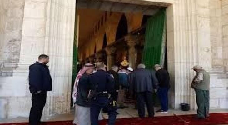 الاحتلال يفرج عن حارس المسجد الأقصى بشرط 