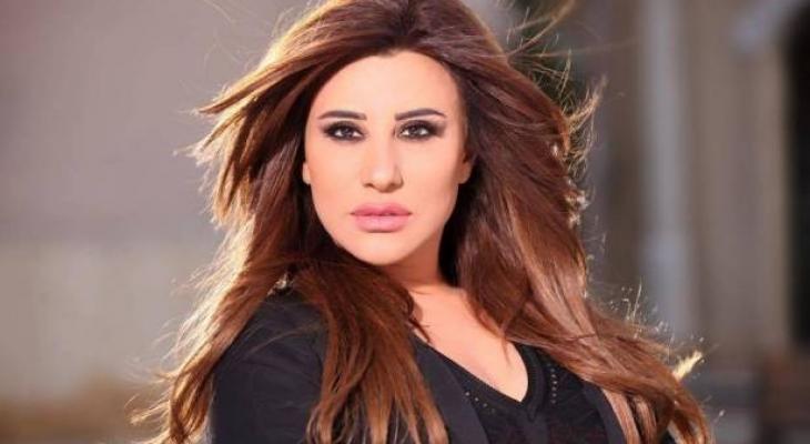 بالفيديو: نجوى كرم تحتفل بعيد وزيرة لبنانية.. وهذا ما غنّته لها!