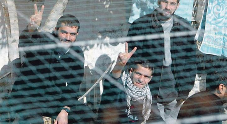 ستة أسرى يدخلون أعوامًا جديدة في سجون الاحتلال