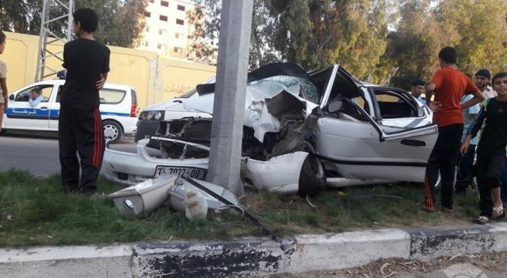 بالصور إصابة مواطن بجراح خطيرة إثر حادث سير في مدينة غزة وكالة خبر الفلسطينية للصحافة