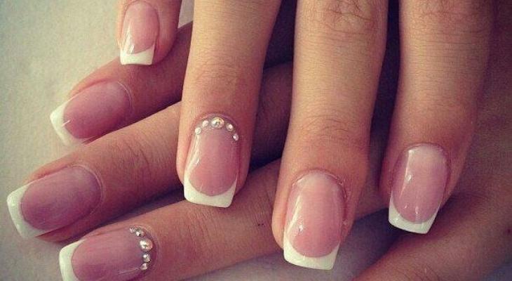 Embellished-French-Manicure-Design-2