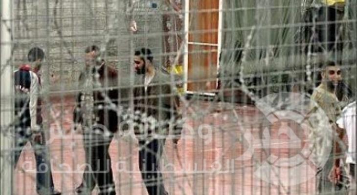 اسرى فلسطينيون في السجون 