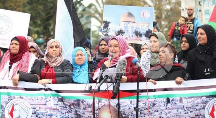 بالصور: اتحاد لجان المرأة ينظم مسيرة حاشدة بغزة رفضاً لقرار "ترامب" ودعماً للقدس