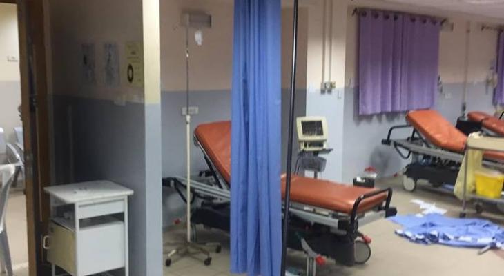 مواطنون  يعتدون على قسم الطوارئ في مستشفى مجمع فلسطين الطبي