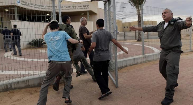 مستوطنو غلاف غزة يطالبون بتفعيل تطبيقات صافرات الإنذار