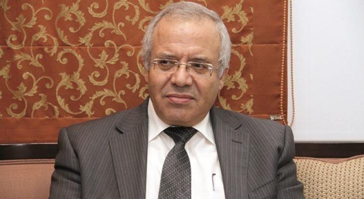 غنام يطلع مسؤولا في الخارجية القطرية على آخر المستجدات.jpg