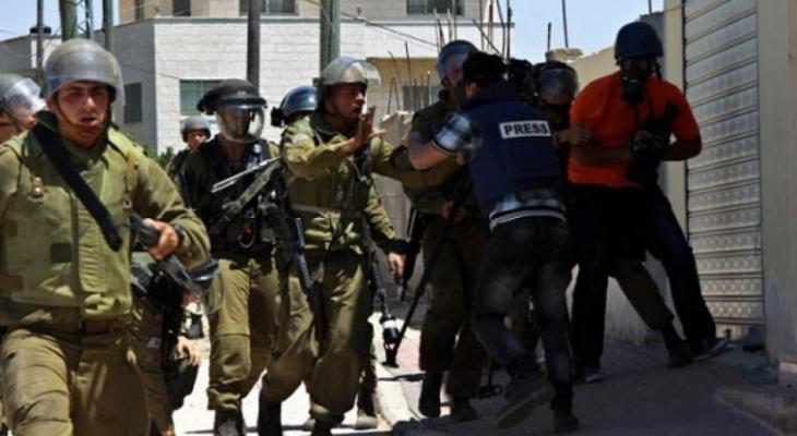 21 صحفيًا رهن الاعتقال في سجون الاحتلال
