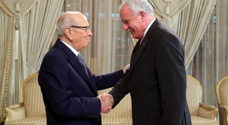 وزير الخارجية الفلسطيني يلتقي الرئيس التونسي ويطلعه على آخر المستجدات