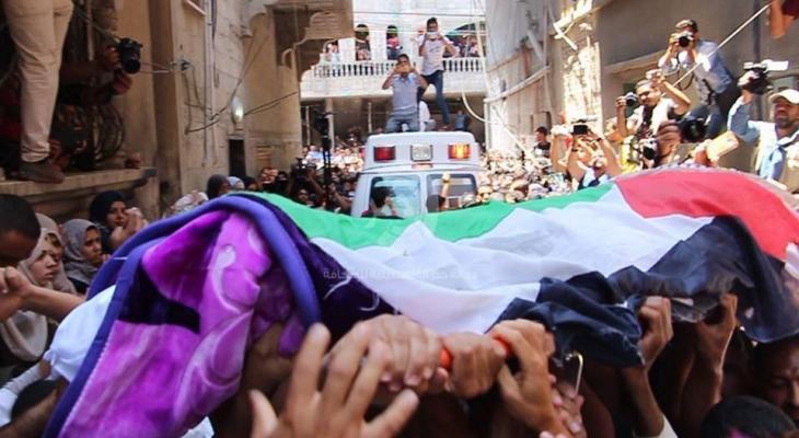 بالصور: "غزة" تتوشح بالحزن على وداع ملاك الرحمة الشهيدة رزان النجار