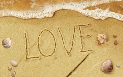 7041733-love-sand