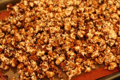 Caramel-Bourbon-Popcorn04