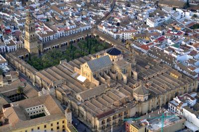 1024px-Mezquita_de_Córdoba_desde_el_aire_(Córdoba,_España)