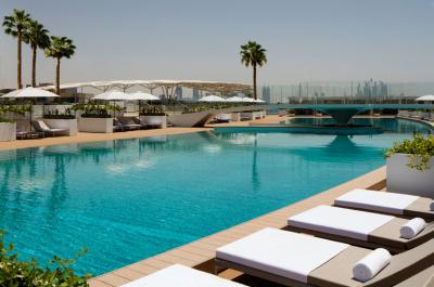 burj-al-arab-terrace-fresh-water-pool