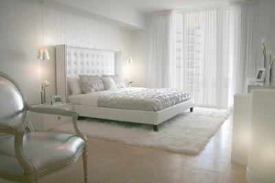 Russian-Interior-Design-Elegant-White-Bedroom-Rug-Curtain-Classic-...-750x500