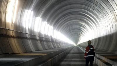 160601130011_swiss_tunnel_pic_gal_6_976x549_reuters_nocredit