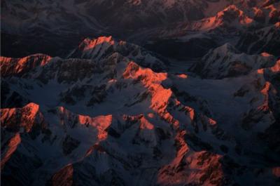 _95132138_china-himalaya-sunset-snow-mountains-orange-light-pink-vanheijst_1600px.jpg