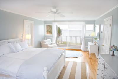 White-Bedrooms-With-A-Splash-Of-Color1-750x500