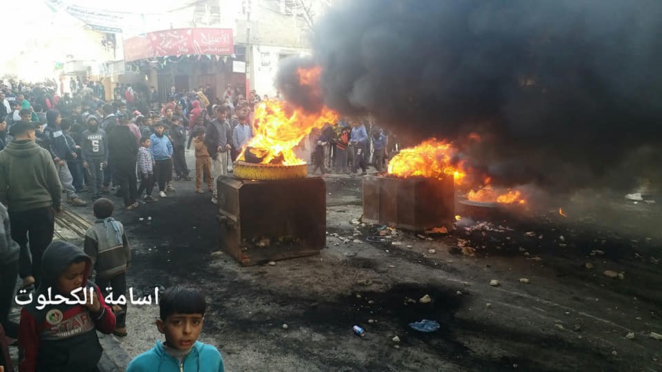 بالصور: تظاهرات احتجاجية في مخيمات ومدن قطاع غزّة رفضاً لغلاء الأسعار