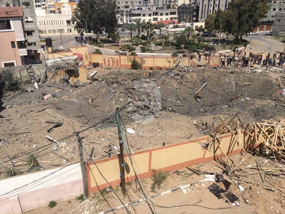شاهد بالفيديو: عدسة وكالة "خبر" ترصد مخلفات الدمار بعد قصف مبانِ سكنية بغزّة