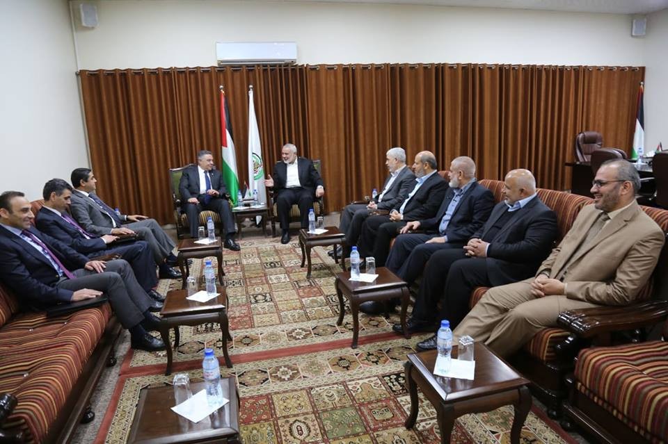 بالصور: الوفد الأمني المصري يلتقي قيادة "حماس" فور وصوله غزّة