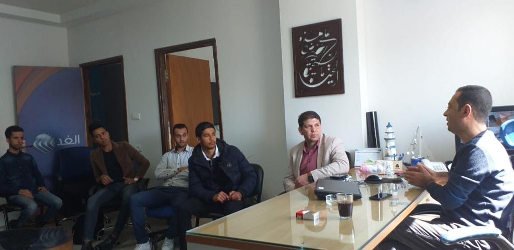 طلاب الإعلام بجامعة الإسراء ينظمون زيارة لمكتب قناة الغد في غزّة