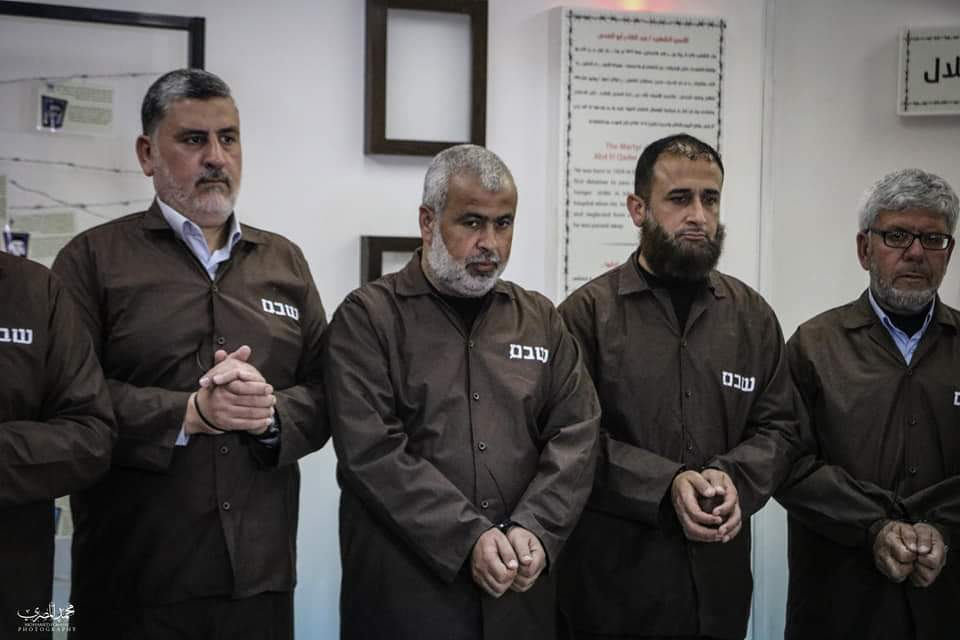 قادة الفصائل بغزة يتضامنون مع الأسرى المضربين داخل السجون