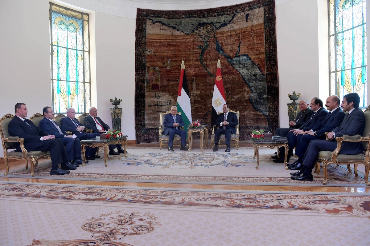 الرئيس عباس يلتقي بنظيره المصري في القاهرة