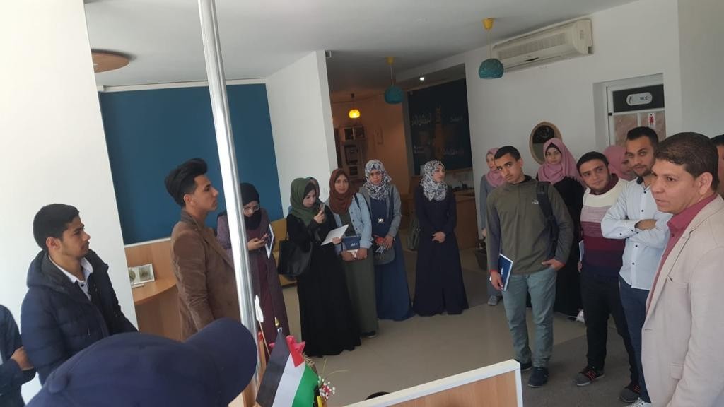 طلاب الإعلام بجامعة الإسراء ينظمون زيارة لمكتب قناة الغد في غزّة