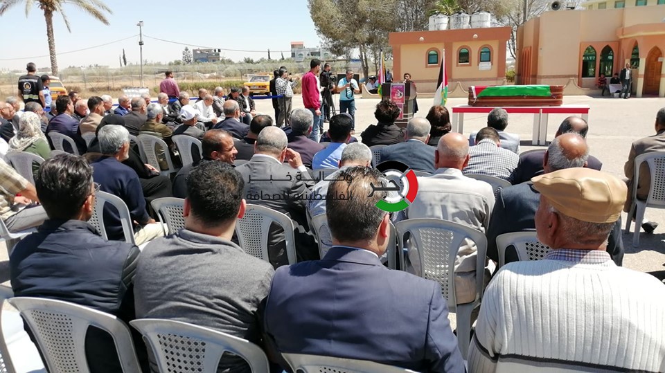 بالفيديو والصور: قادة الفصائل الفلسطينية تستقبل جثمان الراحل "مهنا" على معبر رفح