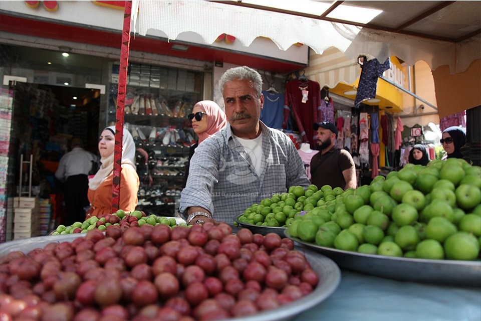شاهد: عدسة وكالة "خبر" ترصد أجواء قبل الإفطار في أسواق رام الله