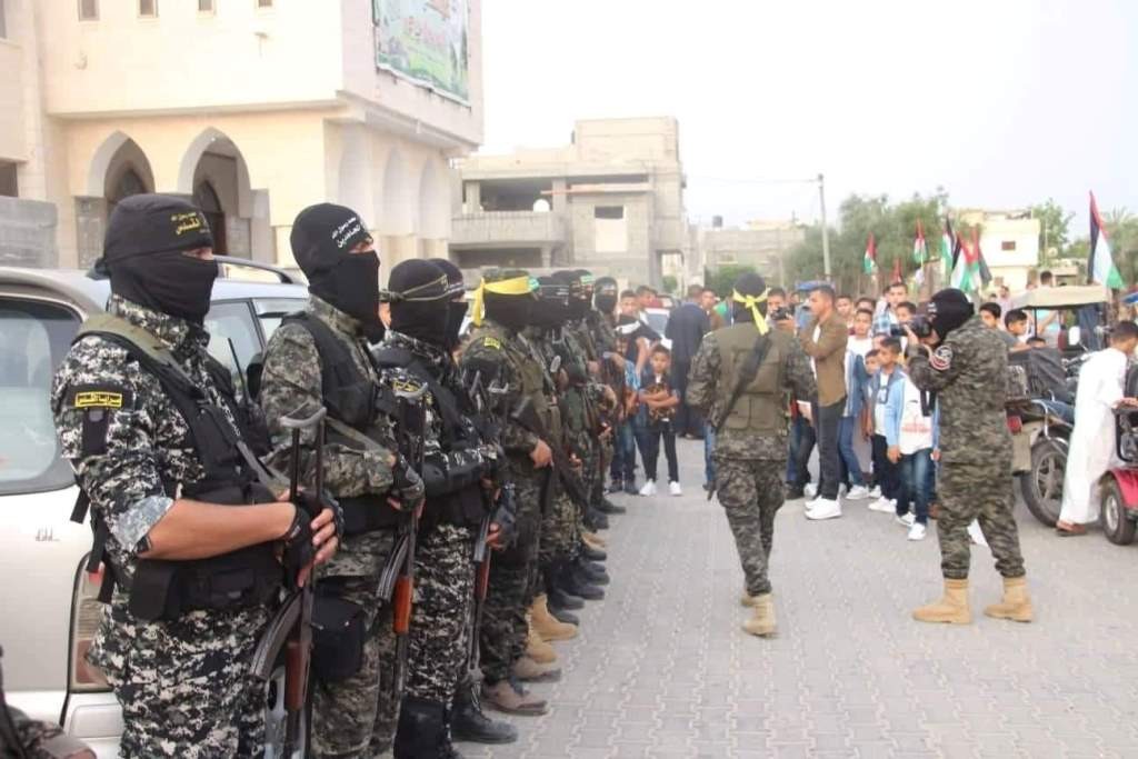 بالصور: مقاتلو كتائب الأقصى وفصائل المقاومة يُهنئون الشعب الفلسطيني بعيد الفطر