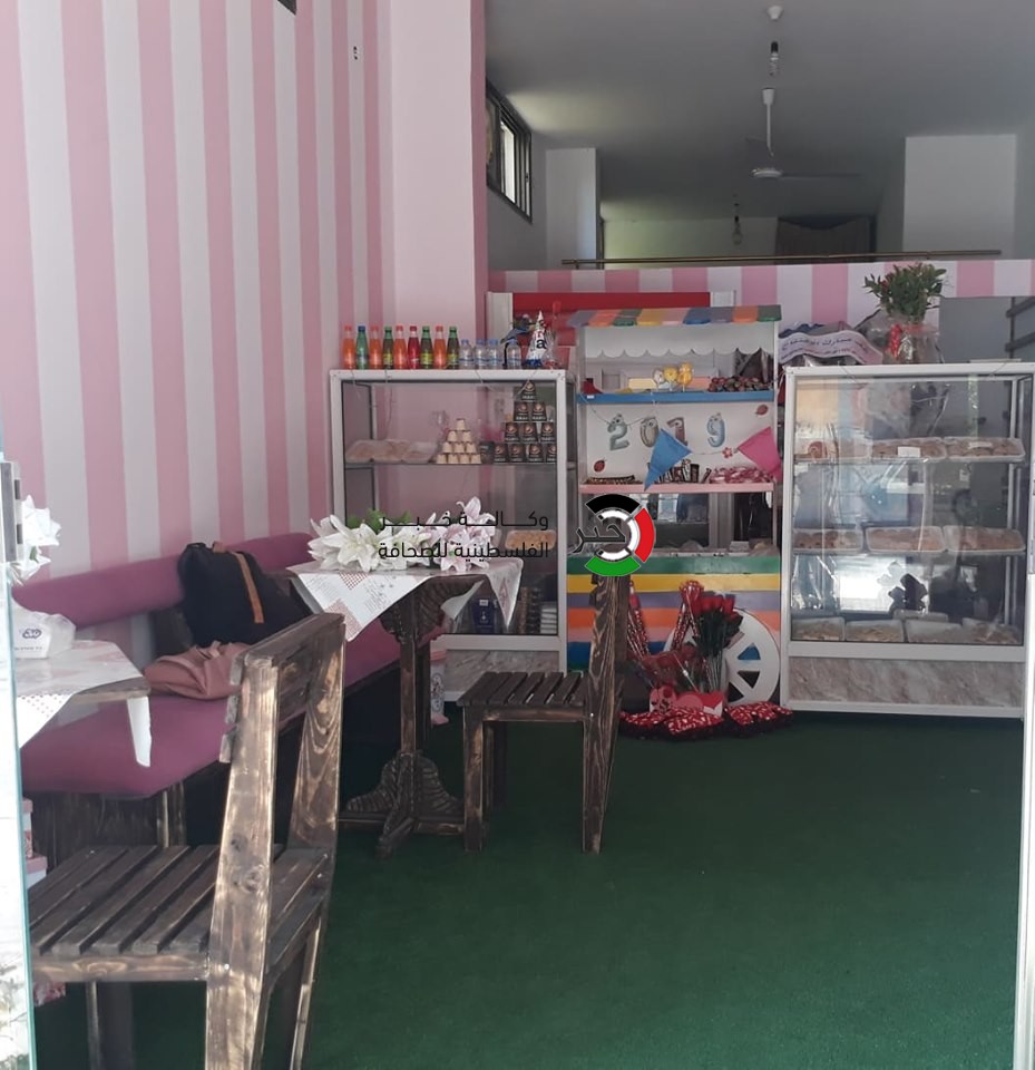 شاهد: متجر نسائي لصناعة الحلويات وكعك العيد في غزّة!