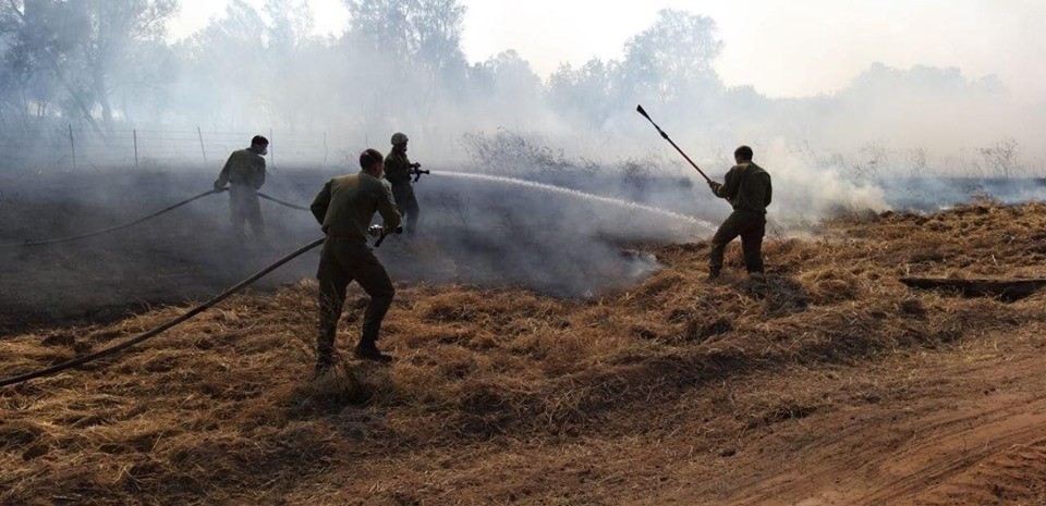 اندلاع "11" حريقًا في "غلاف غزة" بفعل البالونات الحارقة