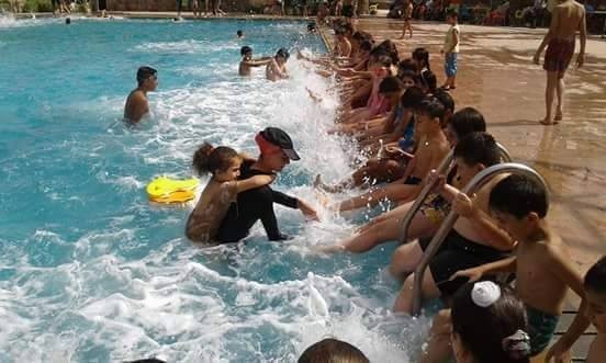 بالصور: السباحة السورية سوار الشيخ سعيد "عائلتنا تتنفس الماء"