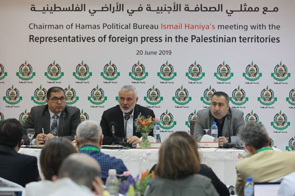 بالصور: هنية يلتقي ممثلي الصحافة الأجنبية في الأراضي الفلسطينية