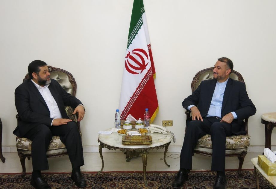 وفد قيادي من حماس يلتقي مسؤولًا إيرانيًا في بيروت