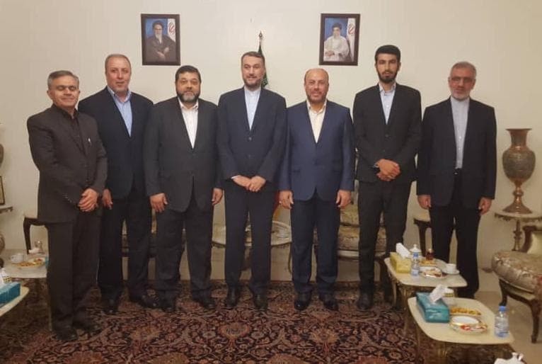 وفد قيادي من حماس يلتقي مسؤولًا إيرانيًا في بيروت