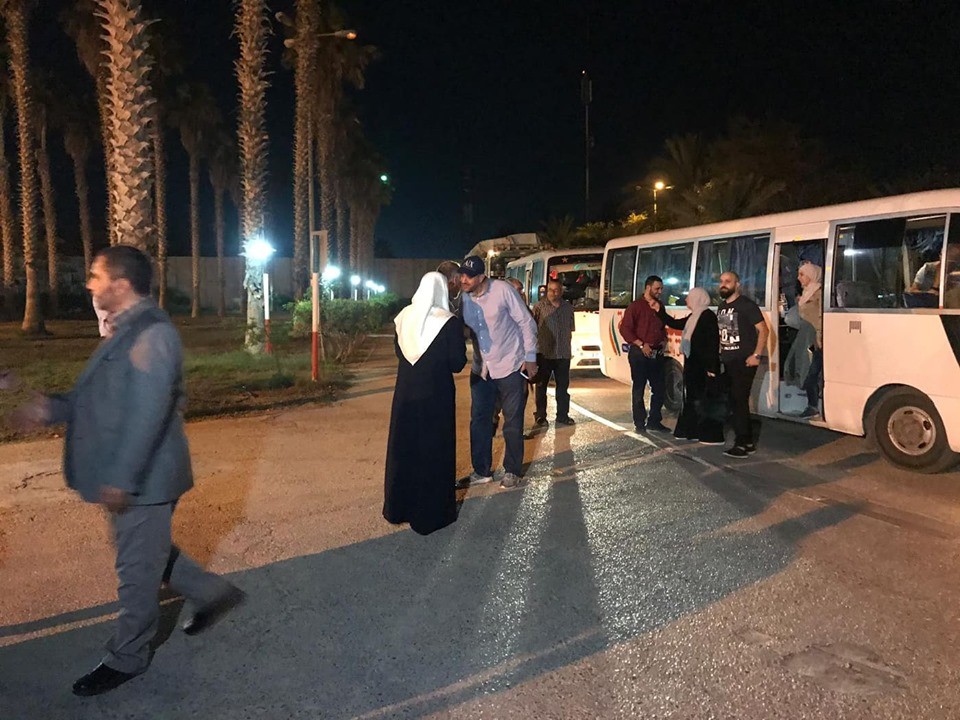 بالصور: وصول قافلة أميال من الابتسامات "37" إلى غزّة عبر معبر رفح