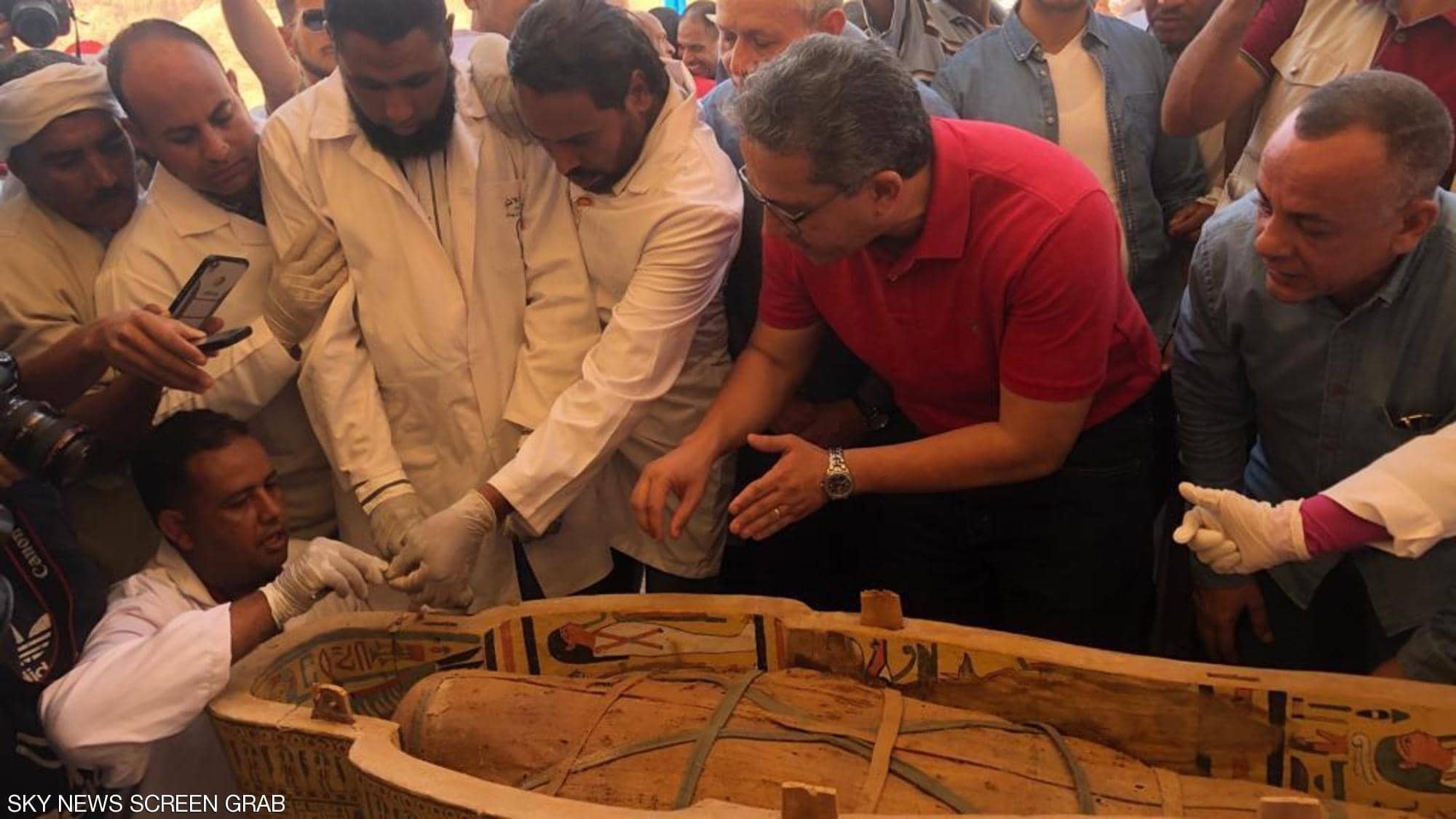 بالصور| مصر: كشف أثري "ضخم" لتوابيت فرعونية
