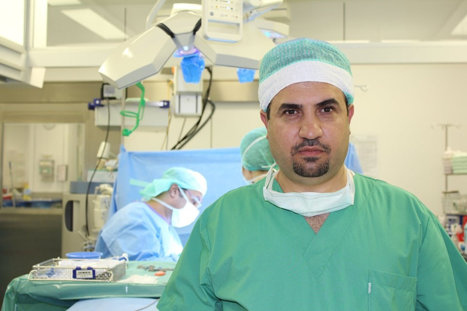شاهد: بروفيسور فلسطيني يُنشئ مستشفى في موسكو ويُقدم العلاج لفقراء الروس مجاناً