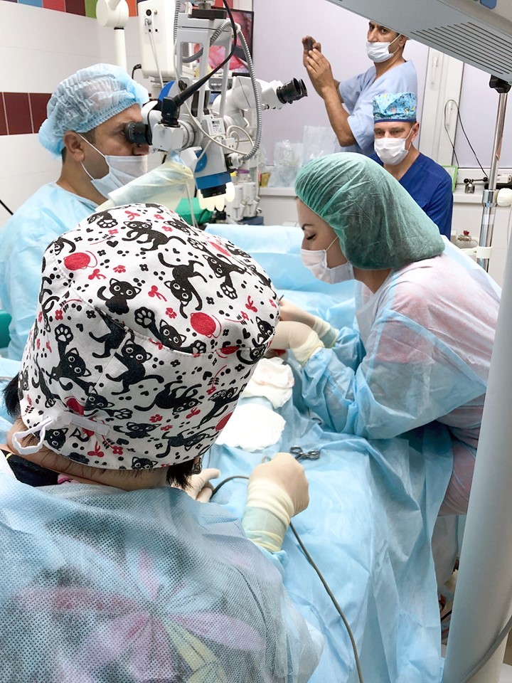 شاهد: بروفيسور فلسطيني يُنشئ مستشفى في موسكو ويُقدم العلاج لفقراء الروس مجاناً
