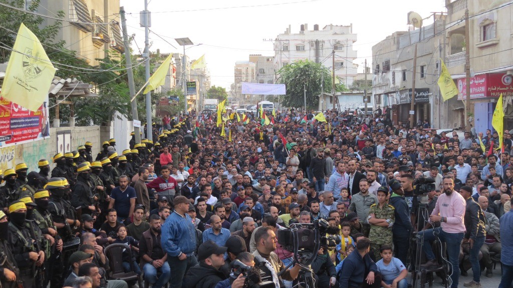 شاهد: الجناح العسكري لحركة "فتح" يُؤبن ثلاثة من شهدائه في شمال قطاع غزّة