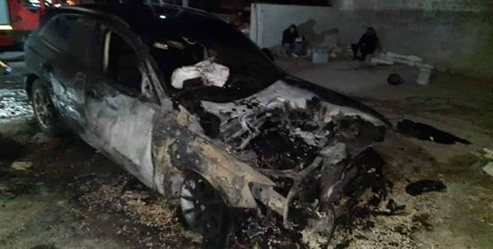 مستوطنون يحرقون عددًا من مركبات المواطنين في نابلس