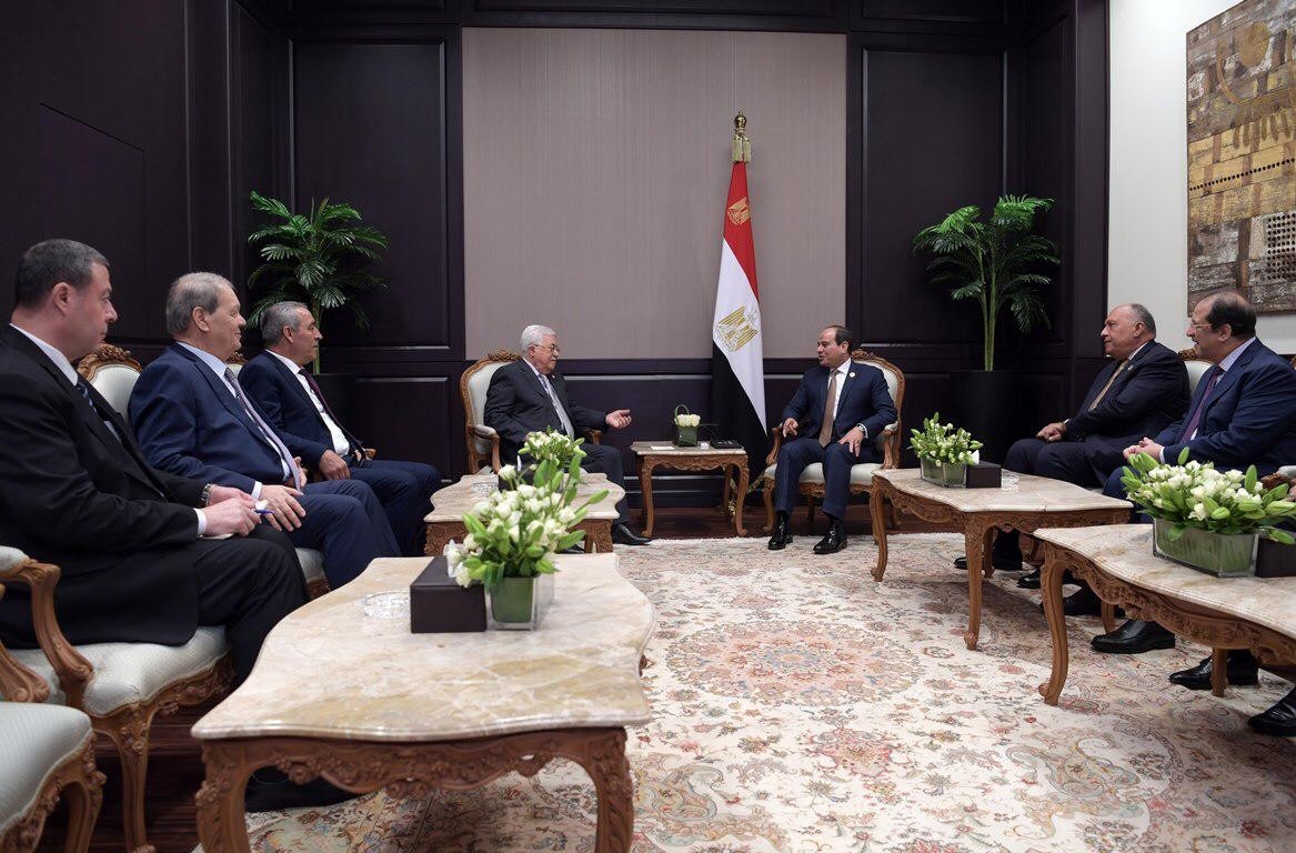 بالصور: تفاصيل لقاء الرئيس عباس مع نظيره السيسي في شرم الشيخ