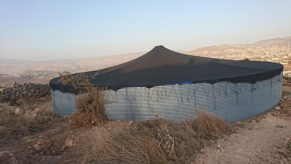 الاحتلال يهدم خزان مياه لشركة مجلي في طوباس