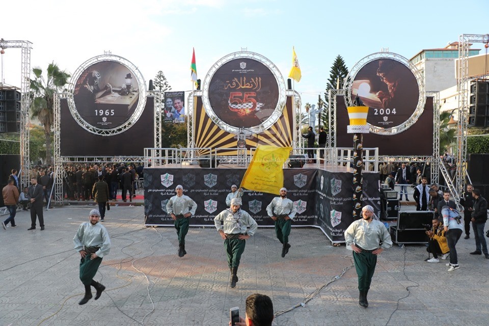 بالفيديو والصور: إيقاد شعلة الانطلاقة الـ55 للثورة الفلسطينية وحركة فتح في غزّة