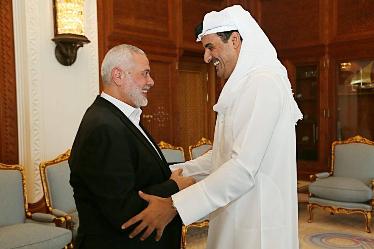 تفاصيل لقاء وفد من قيادة حركة "حماس" مع أمير قطر في الدوحة