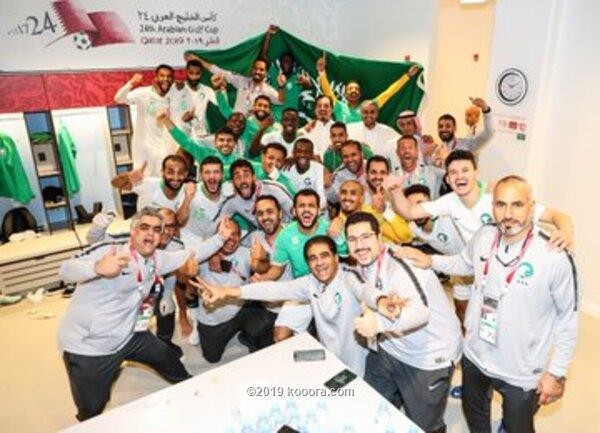  فرحة عارمة لمنتخب السعودية بعد التأهل إلى النهائي GBQa8
